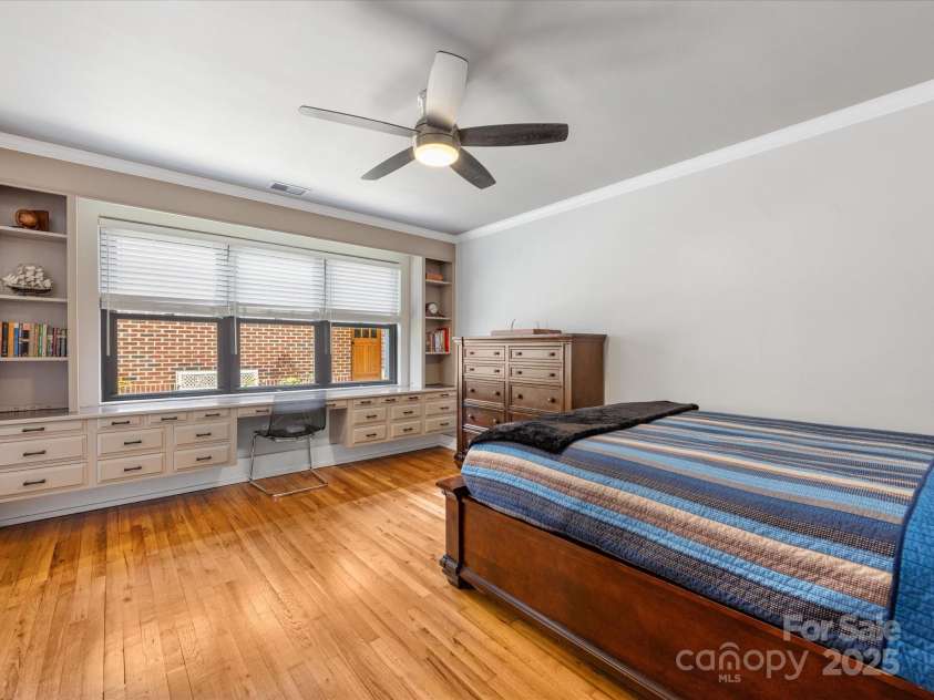 112 8th Avenue, Hickory, NC 28601.  MLS# CAR4275823, YatesRealty ID 24165. 