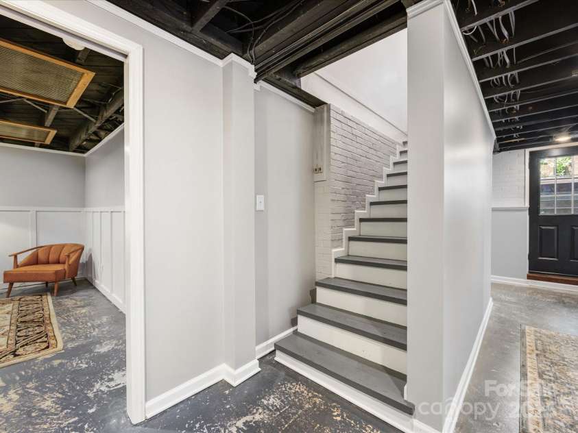 112 8th Avenue, Hickory, NC 28601.  MLS# CAR4275823, YatesRealty ID 24165. 