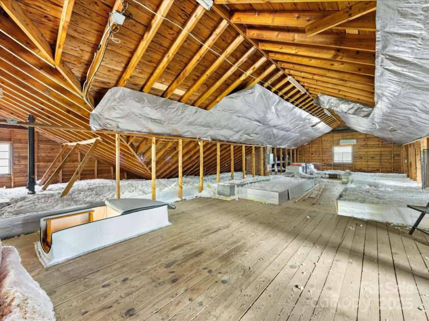 112 8th Avenue, Hickory, NC 28601.  MLS# CAR4275823, YatesRealty ID 24165. 