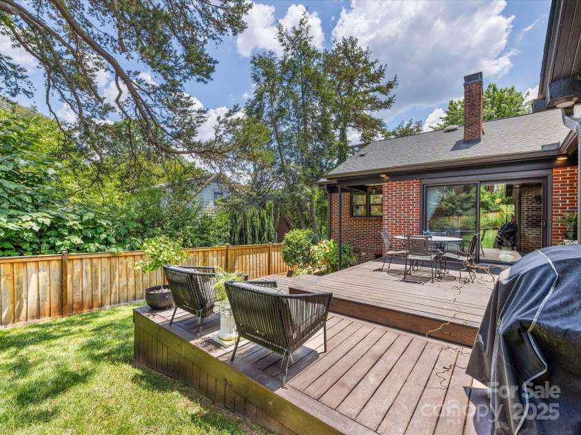 112 8th Avenue, Hickory, NC 28601.  MLS# CAR4275823, YatesRealty ID 24165. 