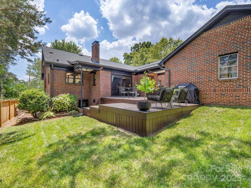 112 8th Avenue, Hickory, NC 28601.  MLS# CAR4275823, YatesRealty ID 24165. 