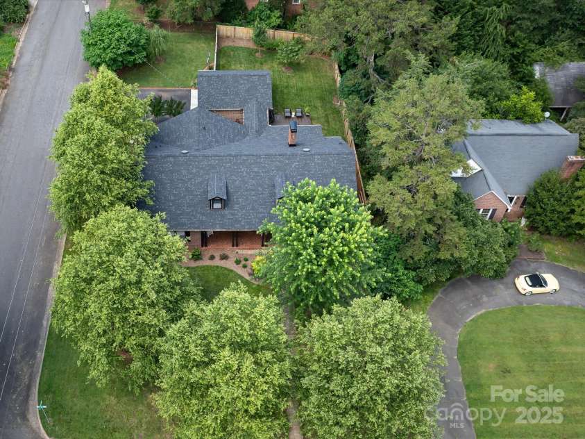 112 8th Avenue, Hickory, NC 28601.  MLS# CAR4275823, YatesRealty ID 24165. 