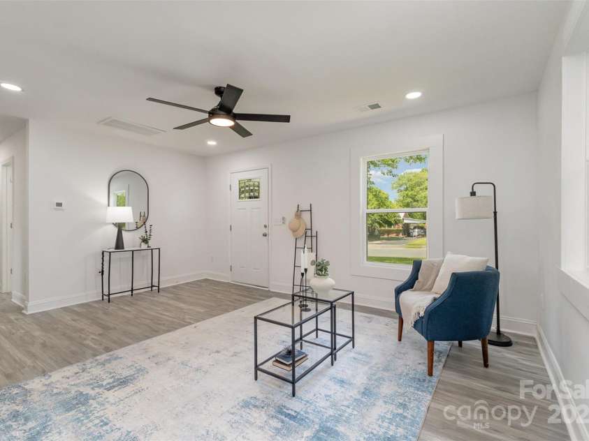 3015 Lasalle Street, Charlotte, NC 28216.  MLS# CAR4277480, YatesRealty ID 24166. 
