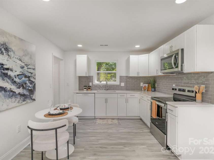 3015 Lasalle Street, Charlotte, NC 28216.  MLS# CAR4277480, YatesRealty ID 24166. 