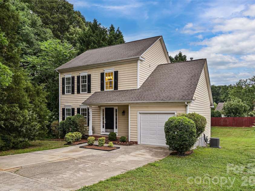 9820 Aaronda Court, Charlotte, NC 28213.  MLS# CAR4381688, YatesRealty ID 24166. 