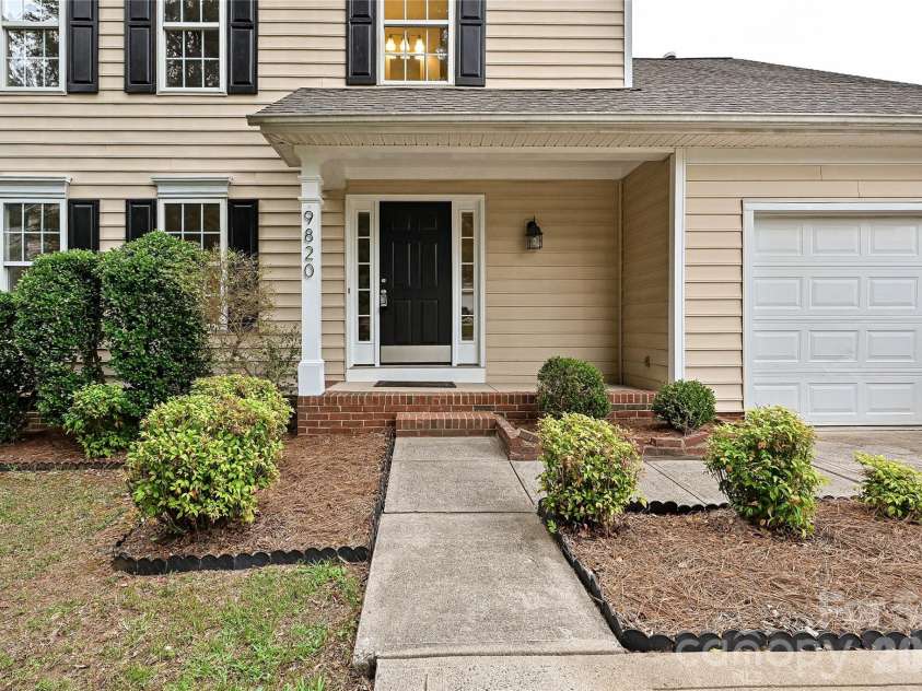 9820 Aaronda Court, Charlotte, NC 28213.  MLS# CAR4381688, YatesRealty ID 24166. 