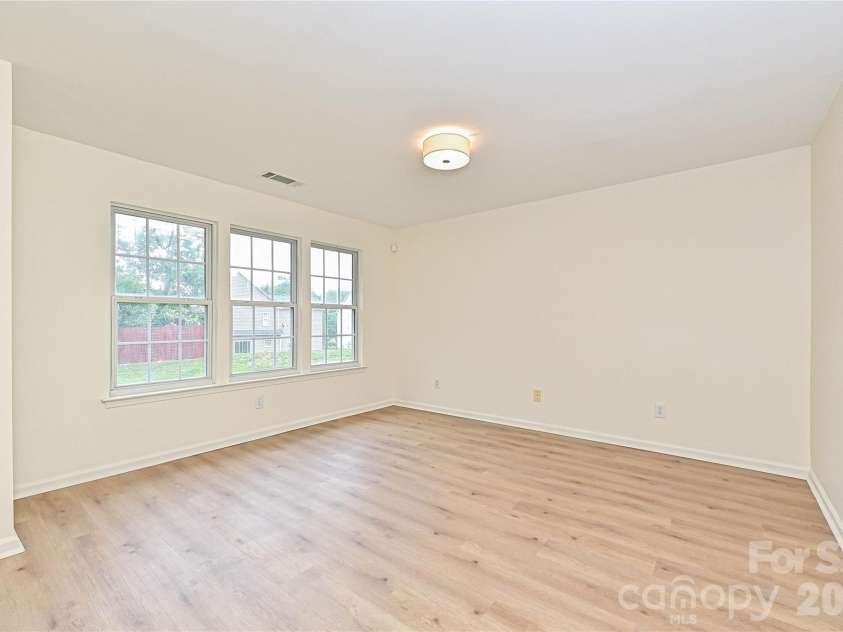 9820 Aaronda Court, Charlotte, NC 28213.  MLS# CAR4381688, YatesRealty ID 24166. 