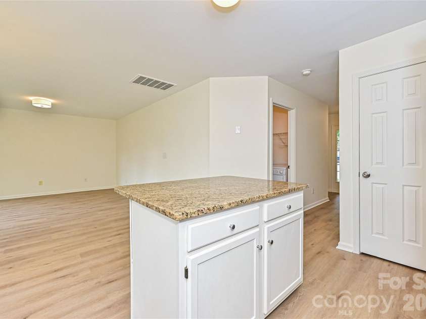 9820 Aaronda Court, Charlotte, NC 28213.  MLS# CAR4381688, YatesRealty ID 24166. 