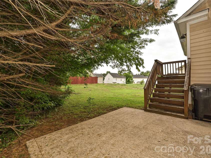 9820 Aaronda Court, Charlotte, NC 28213.  MLS# CAR4381688, YatesRealty ID 24166. 
