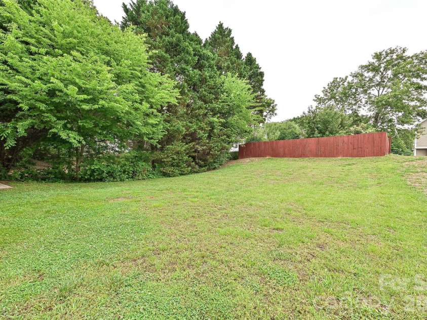 9820 Aaronda Court, Charlotte, NC 28213.  MLS# CAR4381688, YatesRealty ID 24166. 