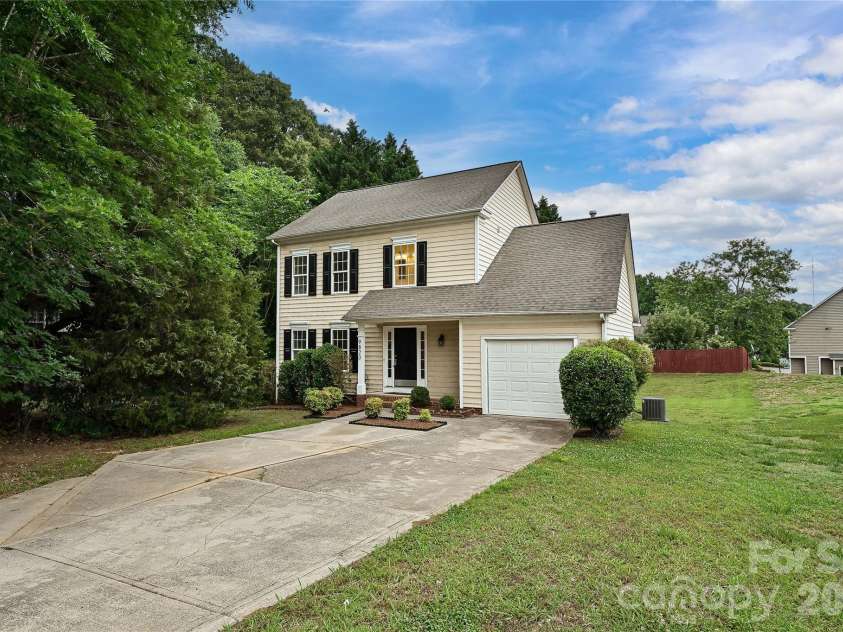 9820 Aaronda Court, Charlotte, NC 28213.  MLS# CAR4381688, YatesRealty ID 24166. 