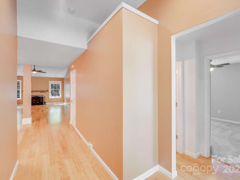 13817 Kings Carriage Lane, Charlotte, NC 28278.  MLS# CAR4248092, YatesRealty ID 24167. 