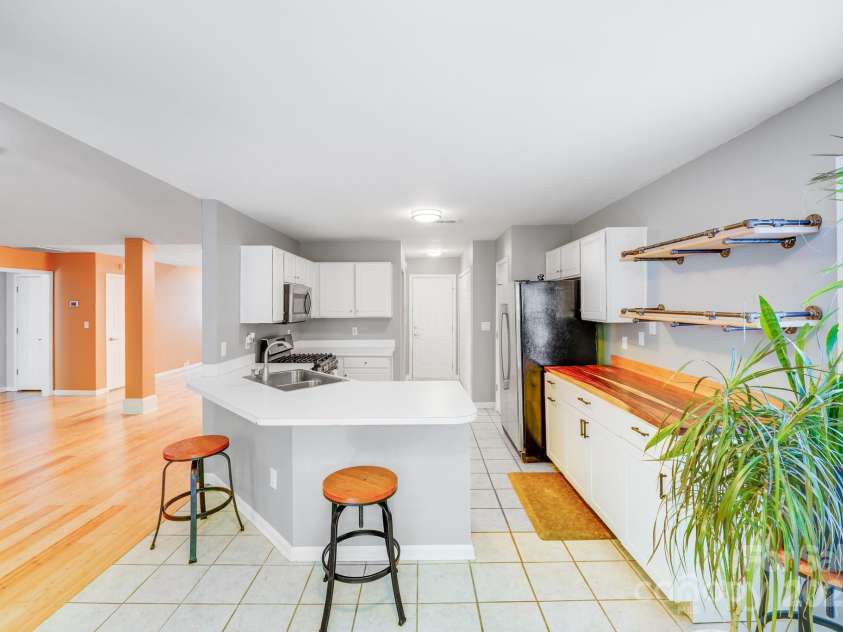 13817 Kings Carriage Lane, Charlotte, NC 28278.  MLS# CAR4248092, YatesRealty ID 24167. 