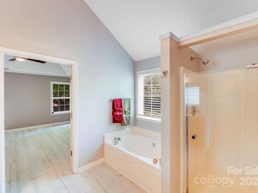 13817 Kings Carriage Lane, Charlotte, NC 28278.  MLS# CAR4248092, YatesRealty ID 24167. 