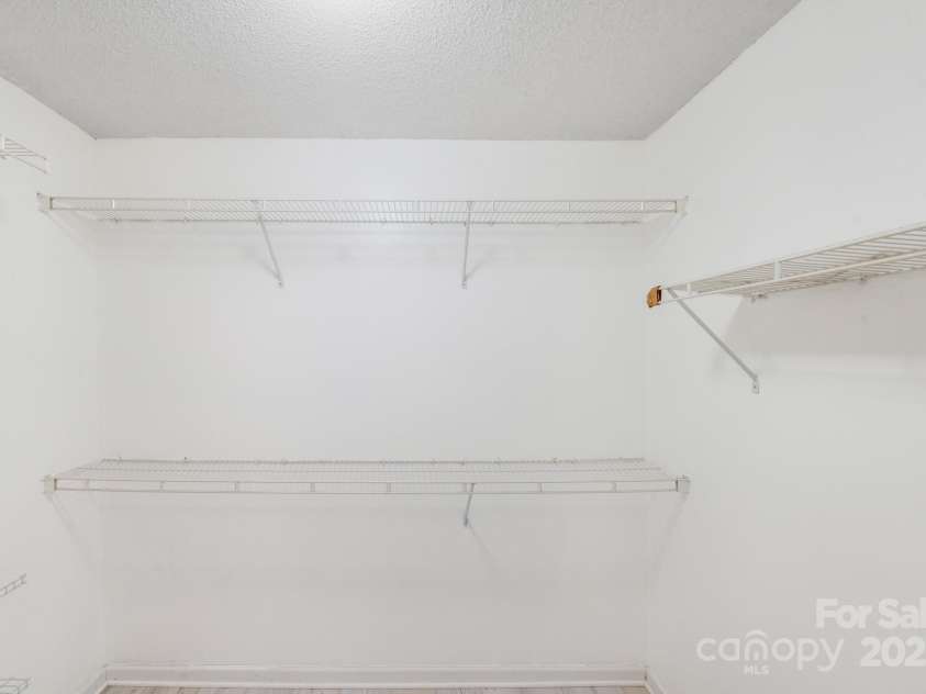 13817 Kings Carriage Lane, Charlotte, NC 28278.  MLS# CAR4248092, YatesRealty ID 24167. 