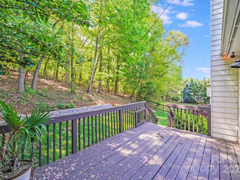 13817 Kings Carriage Lane, Charlotte, NC 28278.  MLS# CAR4248092, YatesRealty ID 24167. 