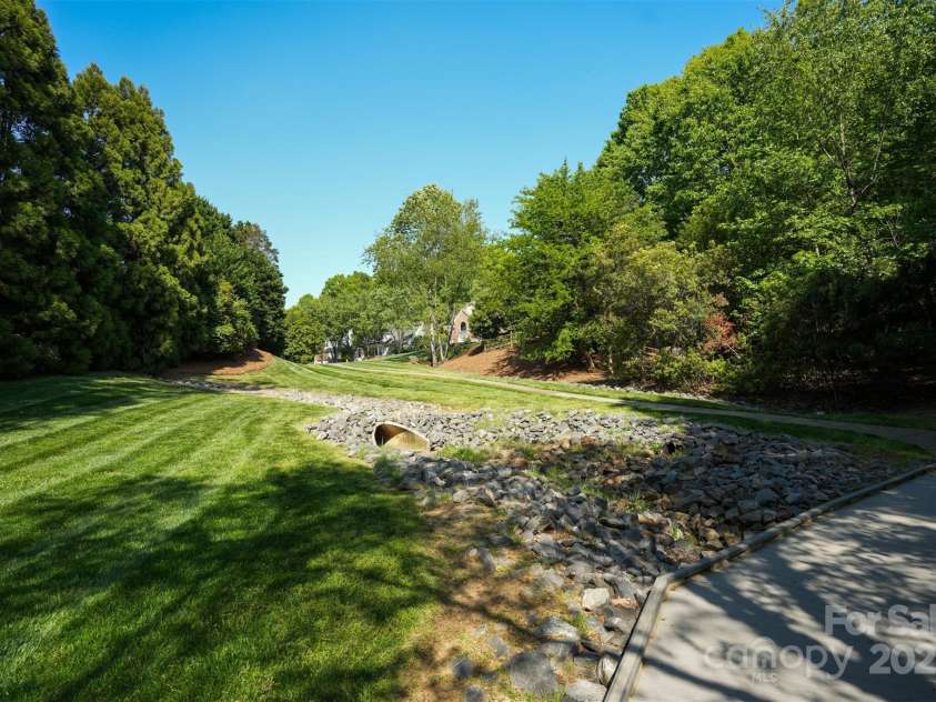 13817 Kings Carriage Lane, Charlotte, NC 28278.  MLS# CAR4248092, YatesRealty ID 24167. 