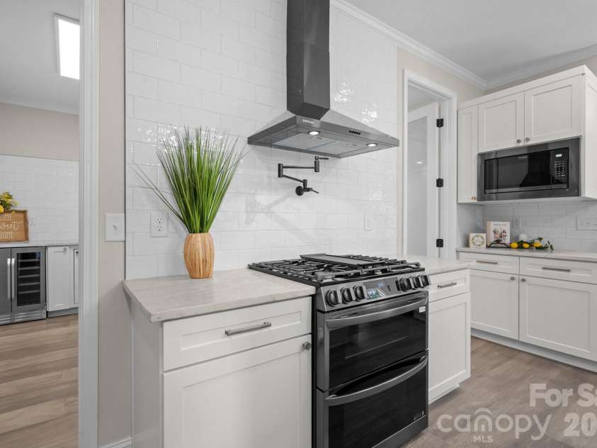 1378 Valhalla Drive, Denver, NC 28037.  MLS# CAR4346551, YatesRealty ID 24168. Gas appliances