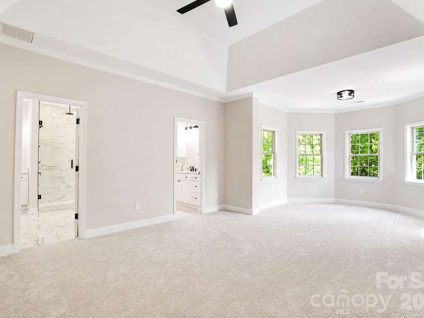 1378 Valhalla Drive, Denver, NC 28037.  MLS# CAR4346551, YatesRealty ID 24168. Primary with sitting area