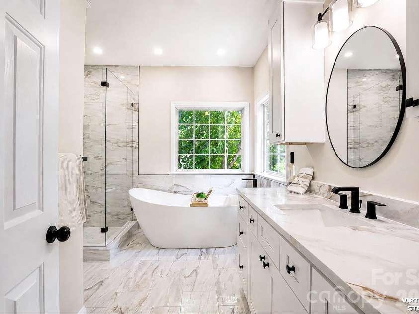 1378 Valhalla Drive, Denver, NC 28037.  MLS# CAR4346551, YatesRealty ID 24168. Primary/Spa Bathroom