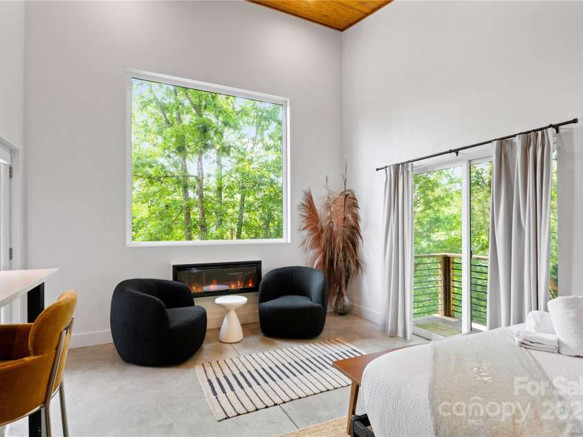 7 & 9 Big Rocky Top Drive, Weaverville, NC 28787.  MLS# CAR4260430, YatesRealty ID 24168. 7 Rocky Top - Guest Suite