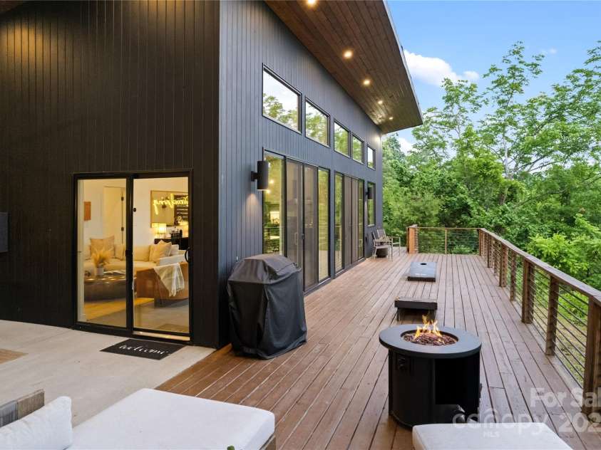 7 & 9 Big Rocky Top Drive, Weaverville, NC 28787.  MLS# CAR4260430, YatesRealty ID 24168. 7 Rocky Top - Sun/Entertainment Deck