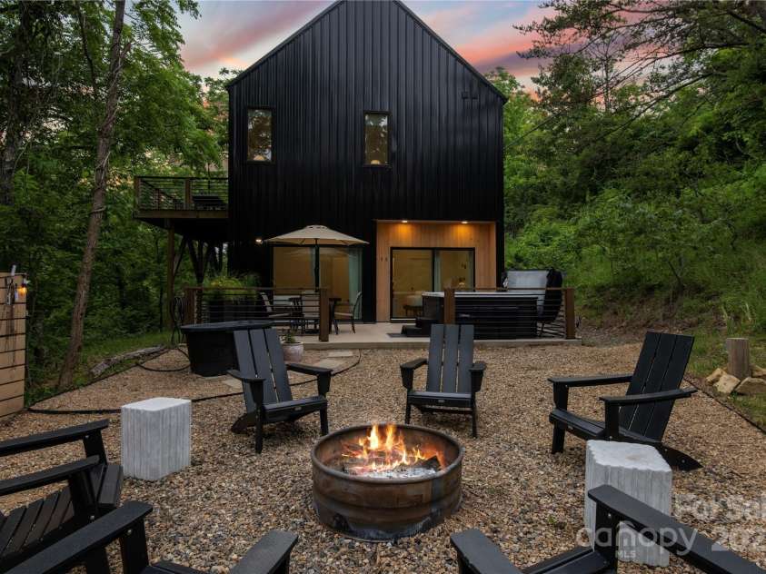 7 & 9 Big Rocky Top Drive, Weaverville, NC 28787.  MLS# CAR4260430, YatesRealty ID 24168. 9 Big Rocky Top - Backyard entertainment