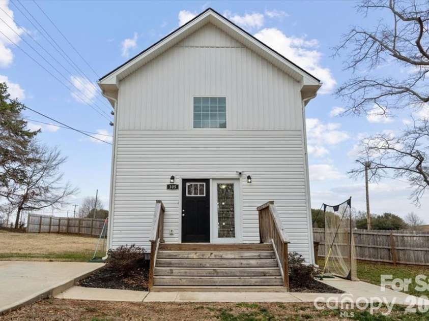 305 Wingate Court, Shelby, NC 28152.  MLS# CAR4371452, YatesRealty ID 24169. 