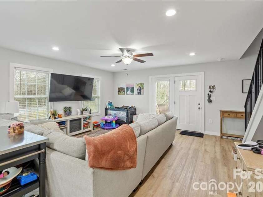 305 Wingate Court, Shelby, NC 28152.  MLS# CAR4371452, YatesRealty ID 24169. 