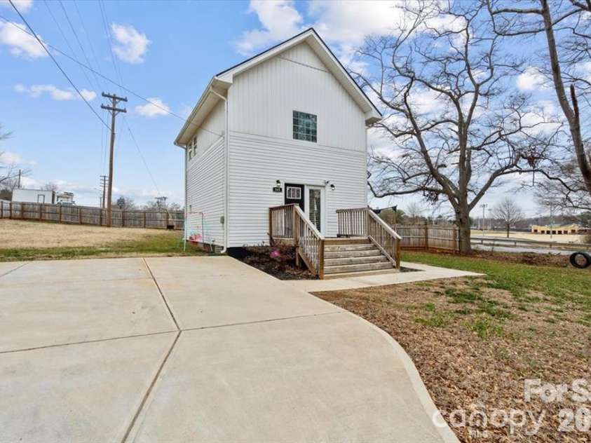 305 Wingate Court, Shelby, NC 28152.  MLS# CAR4371452, YatesRealty ID 24169. 
