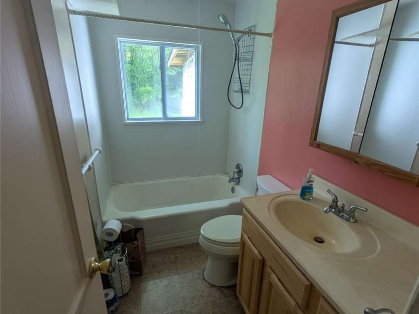 720 New Market Road, Tryon, NC 28782.  MLS# CAR4261255, YatesRealty ID 24169. Full bath