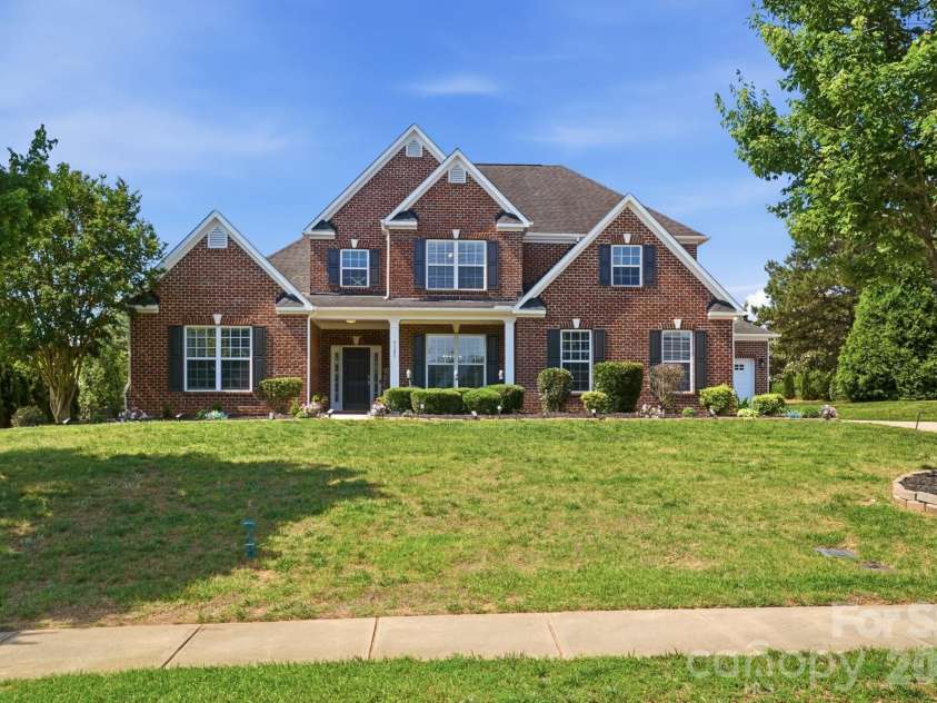 5305 Radcliffe Drive, Waxhaw, NC 28173.  MLS# CAR4382149, YatesRealty ID 24171. 