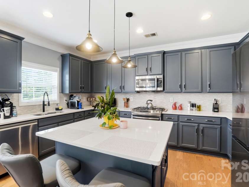 5305 Radcliffe Drive, Waxhaw, NC 28173.  MLS# CAR4382149, YatesRealty ID 24171. 