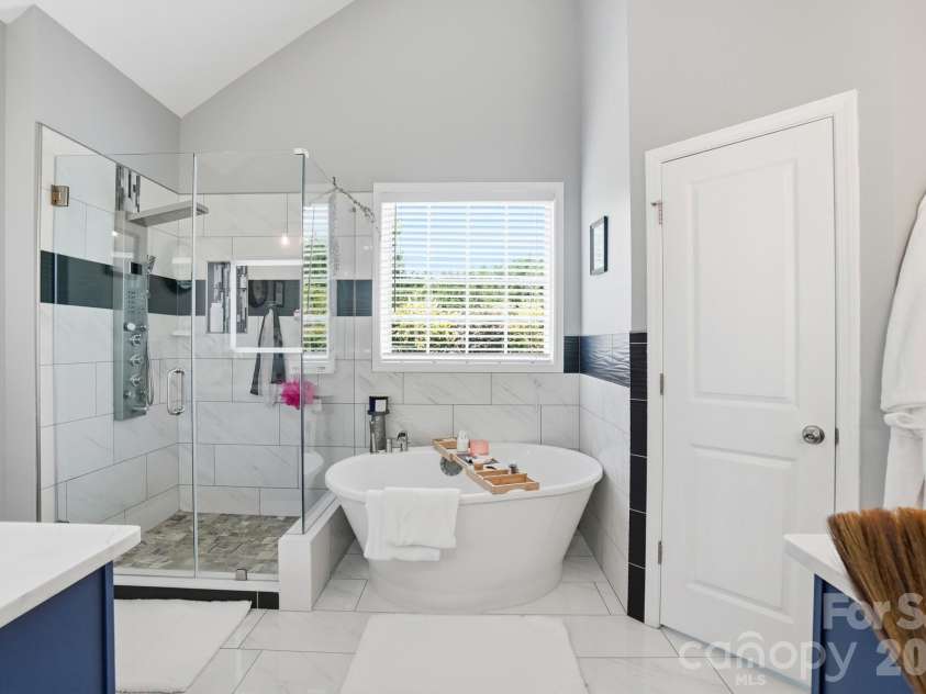 5305 Radcliffe Drive, Waxhaw, NC 28173.  MLS# CAR4382149, YatesRealty ID 24171. 