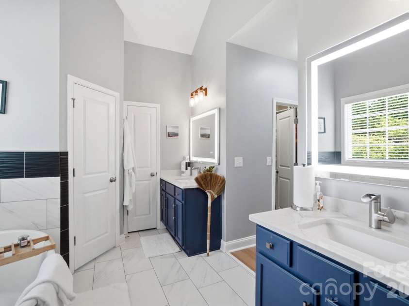 5305 Radcliffe Drive, Waxhaw, NC 28173.  MLS# CAR4382149, YatesRealty ID 24171. 