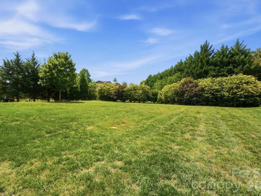5305 Radcliffe Drive, Waxhaw, NC 28173.  MLS# CAR4382149, YatesRealty ID 24171. 
