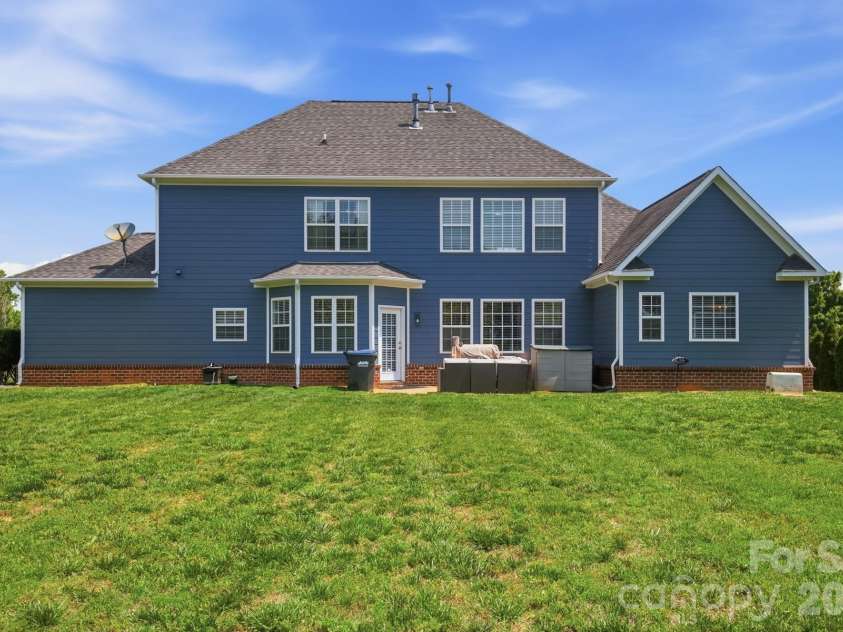 5305 Radcliffe Drive, Waxhaw, NC 28173.  MLS# CAR4382149, YatesRealty ID 24171. 