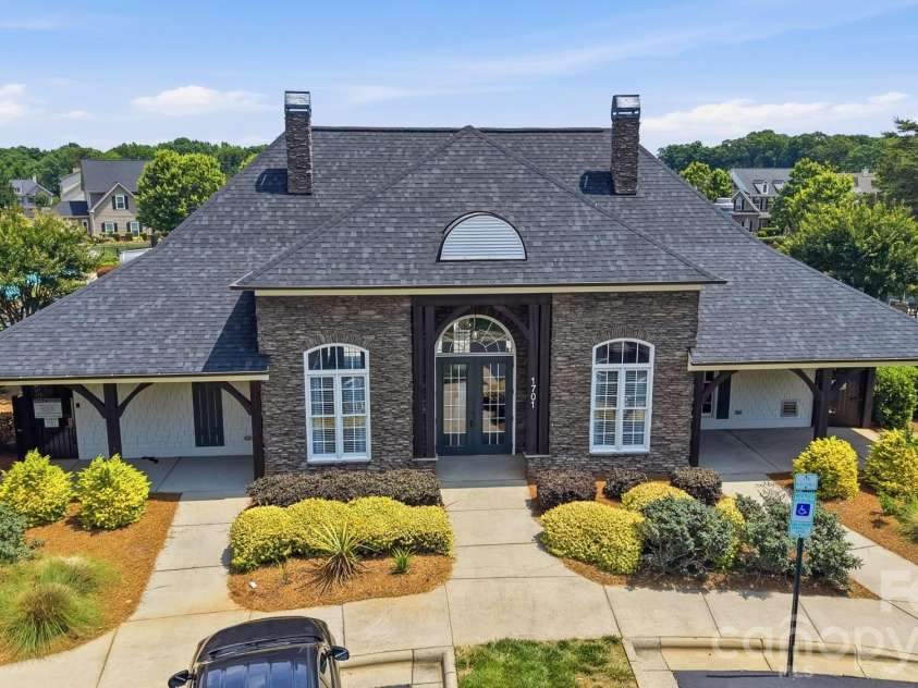 5305 Radcliffe Drive, Waxhaw, NC 28173.  MLS# CAR4382149, YatesRealty ID 24171. 