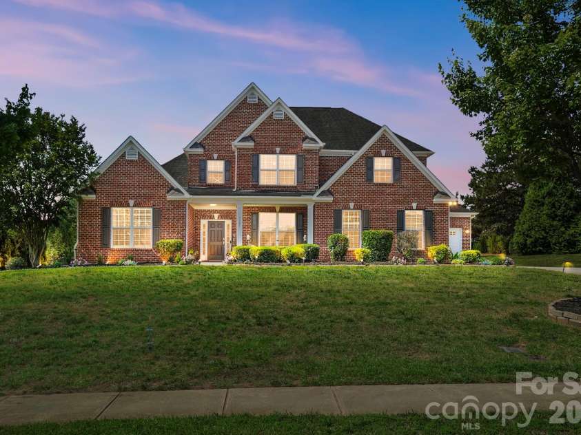 5305 Radcliffe Drive, Waxhaw, NC 28173.  MLS# CAR4382149, YatesRealty ID 24171. 