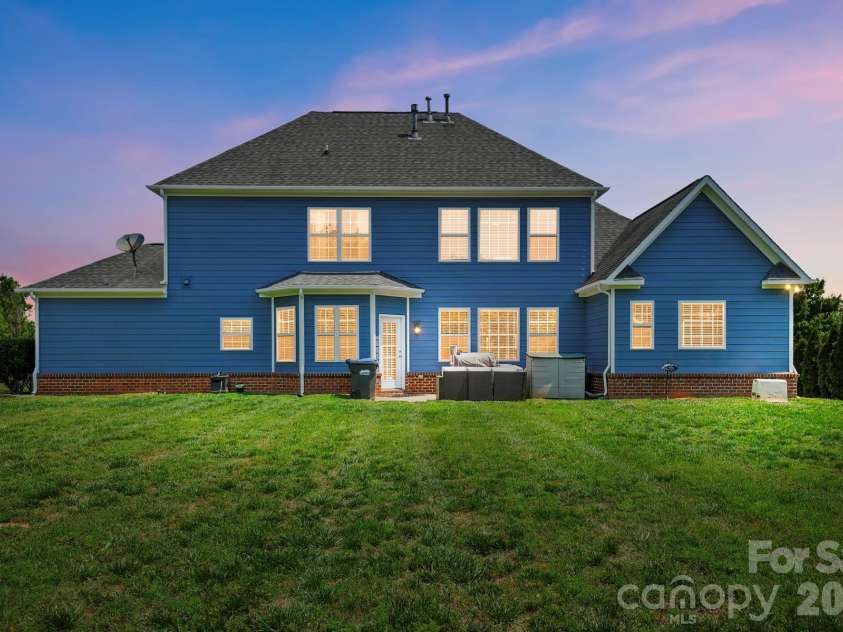 5305 Radcliffe Drive, Waxhaw, NC 28173.  MLS# CAR4382149, YatesRealty ID 24171. 