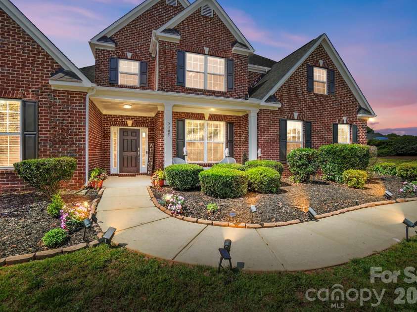 5305 Radcliffe Drive, Waxhaw, NC 28173.  MLS# CAR4382149, YatesRealty ID 24171. 