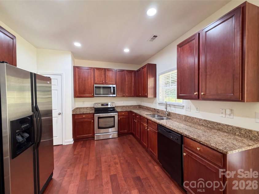 10050 Montrose Drive, Charlotte, NC 28269.  MLS# CAR4383800, YatesRealty ID 24173. 