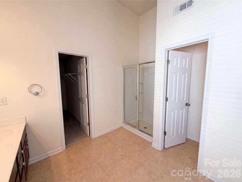 10050 Montrose Drive, Charlotte, NC 28269.  MLS# CAR4383800, YatesRealty ID 24173. 