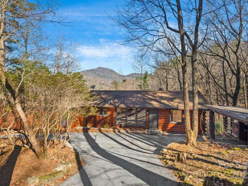 471 Highlands View Road, Highlands, NC 28741.  MLS# CAR4267272, YatesRealty ID 24174. 