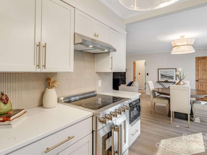 471 Highlands View Road, Highlands, NC 28741.  MLS# CAR4267272, YatesRealty ID 24174. 