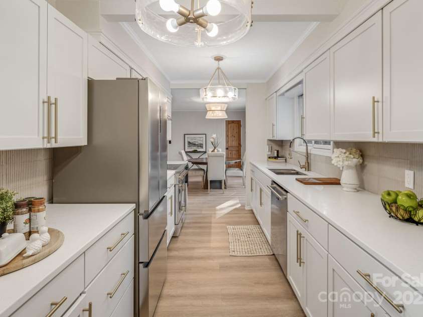 471 Highlands View Road, Highlands, NC 28741.  MLS# CAR4267272, YatesRealty ID 24174. 