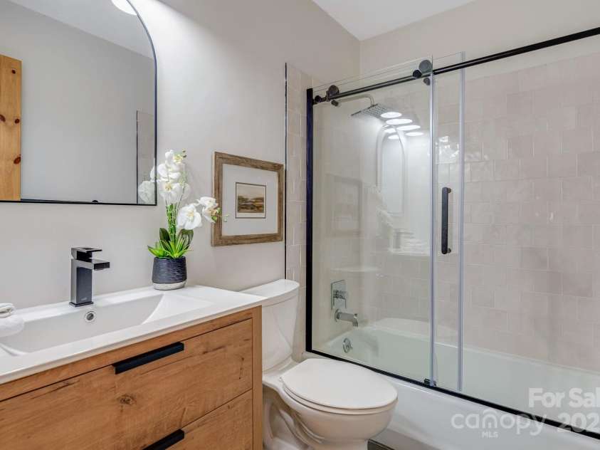 471 Highlands View Road, Highlands, NC 28741.  MLS# CAR4267272, YatesRealty ID 24174. 