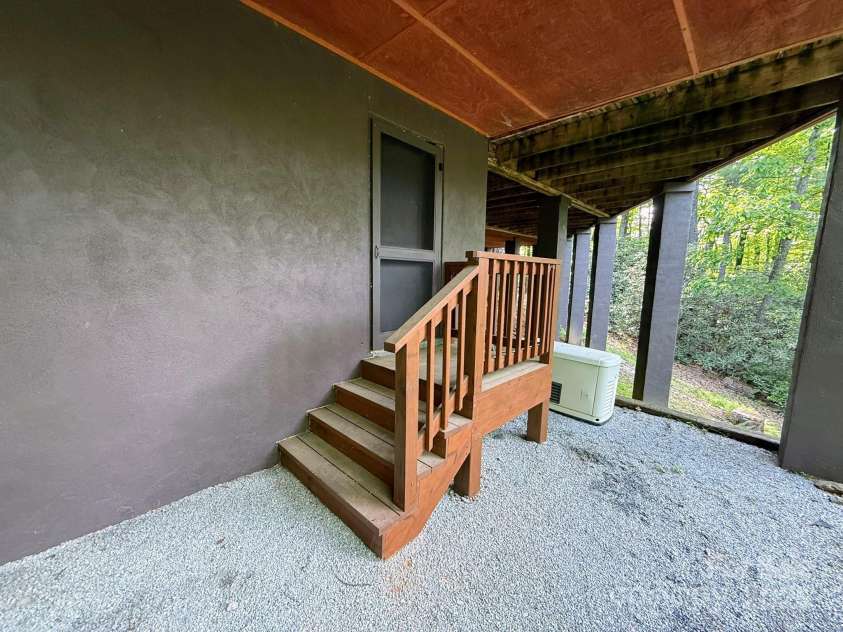 471 Highlands View Road, Highlands, NC 28741.  MLS# CAR4267272, YatesRealty ID 24174. 