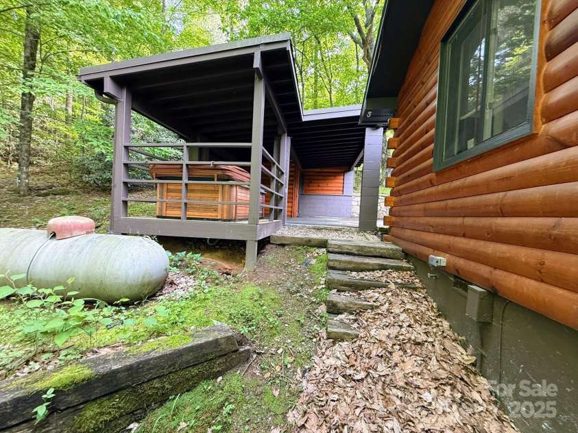 471 Highlands View Road, Highlands, NC 28741.  MLS# CAR4267272, YatesRealty ID 24174. 