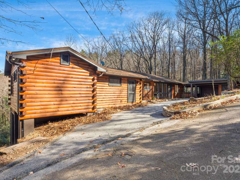 471 Highlands View Road, Highlands, NC 28741.  MLS# CAR4267272, YatesRealty ID 24174. 
